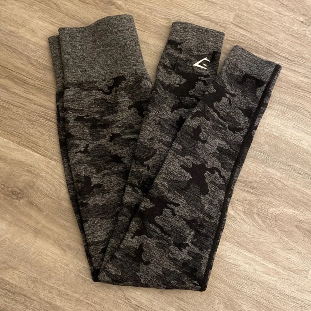 NWOT Gymshark black camo leggings